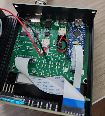Internal view of the ATS-20+, showing the Si4732 board and the Arduino Nano